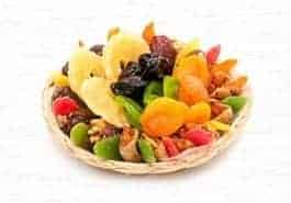 סלסלת פירות במרכז